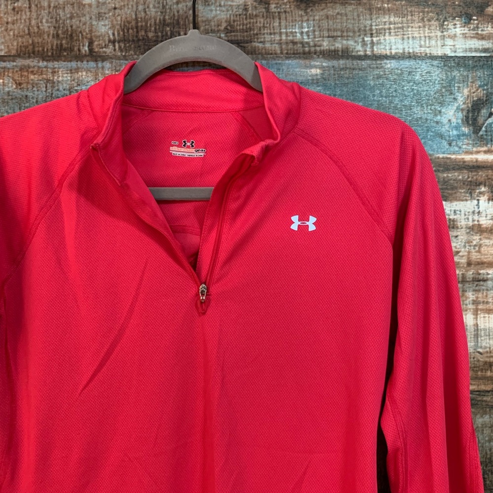 EUC Under Armour Workout Top - Picture 2 of 5